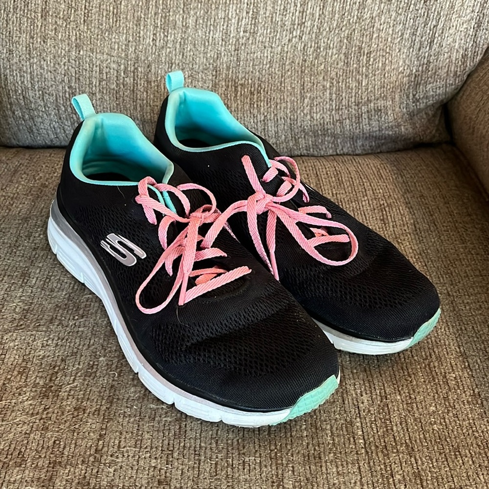 Women’s sketchers lite-weight Tennis Shoes